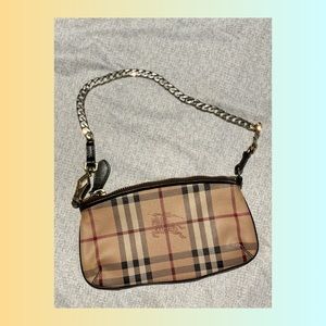 Burberry Nova Wristlet 💛